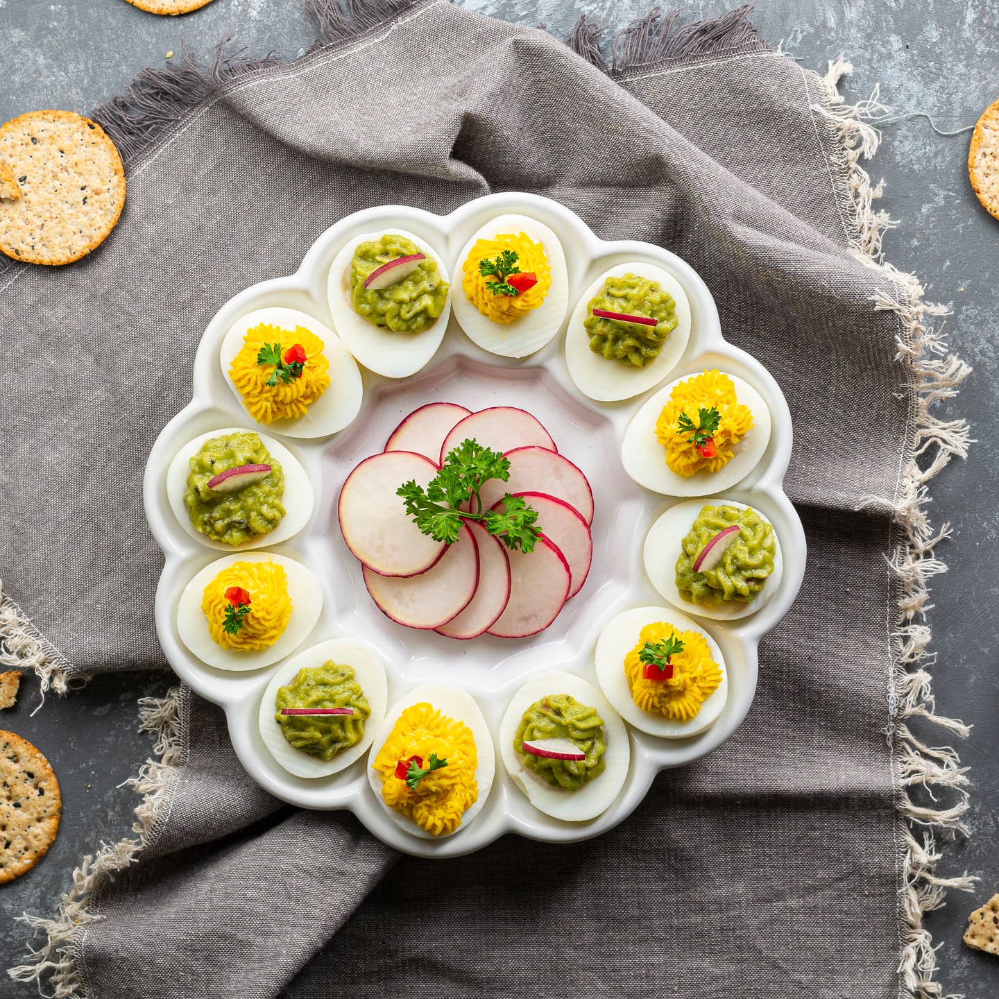 Kook Ceramic Round Egg Tray, Holds 12 Eggs, 9.8 In, White